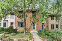 Building Photo - This is Reston living at its finest!