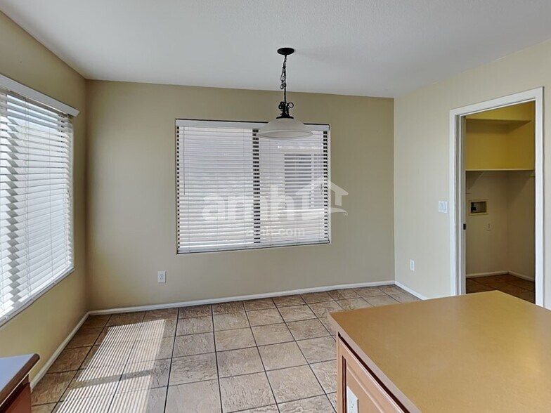 Building Photo - 8409 S 50th Ln