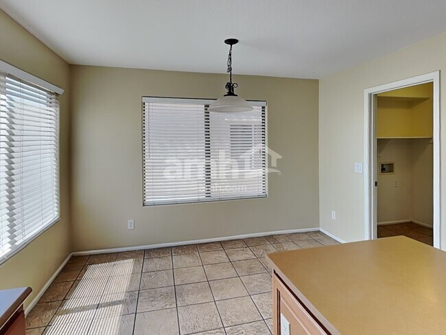 Building Photo - 8409 S 50th Ln