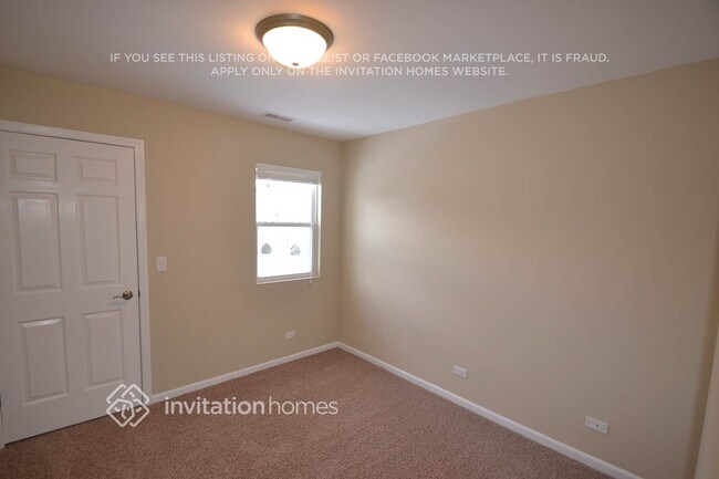 Building Photo - 878 Deer Path Dr