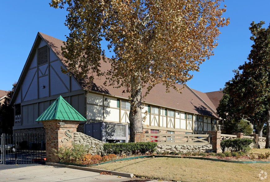 Stratford House - Avery Park & Avery Square