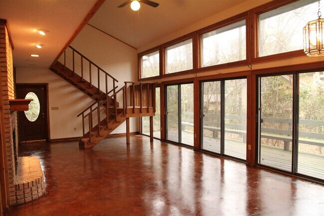 Building Photo - 2308 E Northside Dr