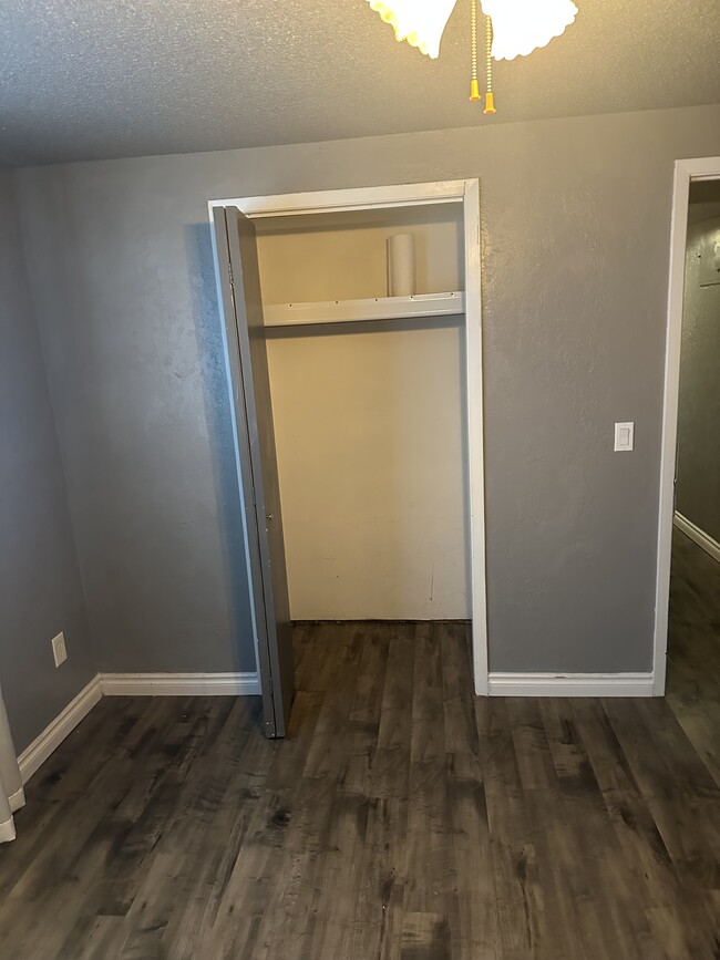 Building Photo - 524 Silcott Ct