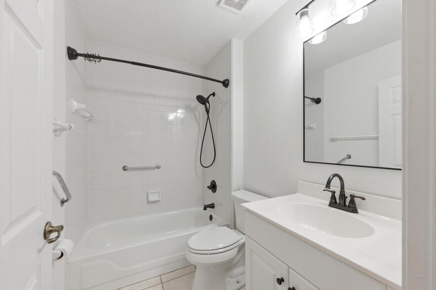 Building Photo - 658 Vintage Reserve Cir