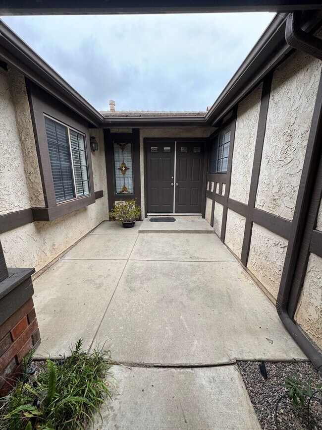 Building Photo - A Cozy Classic With Backyard Charm in Newbury Park
