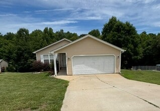 Building Photo - Single Story - 3 bedrooms, 2 baths, spacious living room, kitchen & a 2 car garage, located on a ...