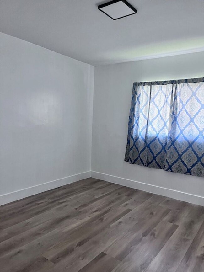 Building Photo - Recently Remodeled San Bernardino Home