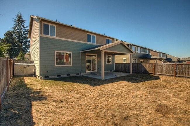 Building Photo - 3 Bedrooms Plus Loft with Fenced Yard & Co...