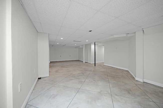 Building Photo - 180 White Mills Glendale Rd W