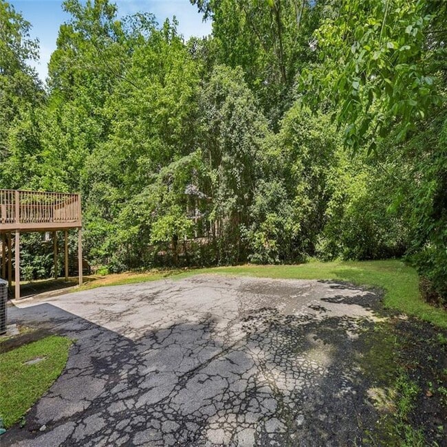Building Photo - 3859 Peachtree Dunwoody Rd