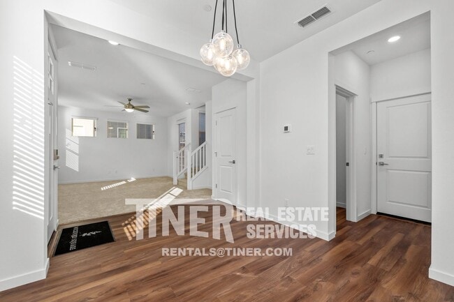 Building Photo - 220 Cinema St