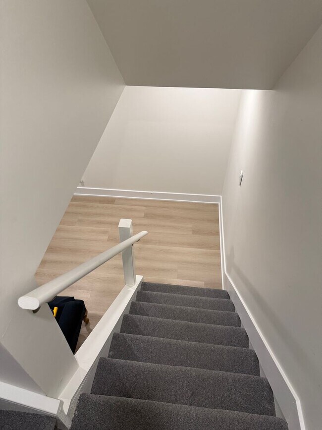 Building Photo - Large House in Cherry Hill East for Rent