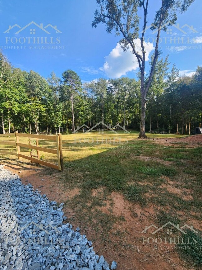Building Photo - 3-Bedroom Home in a Peaceful Country Setting