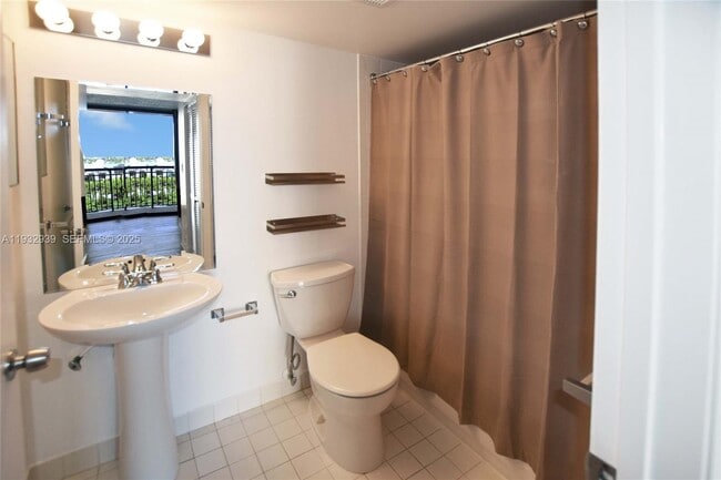 Building Photo - 540 Brickell Key Dr