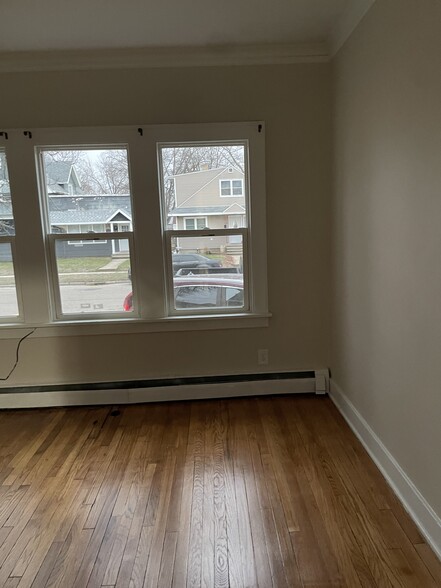 2 bed 1 bath first floor apt - 738 Moore St