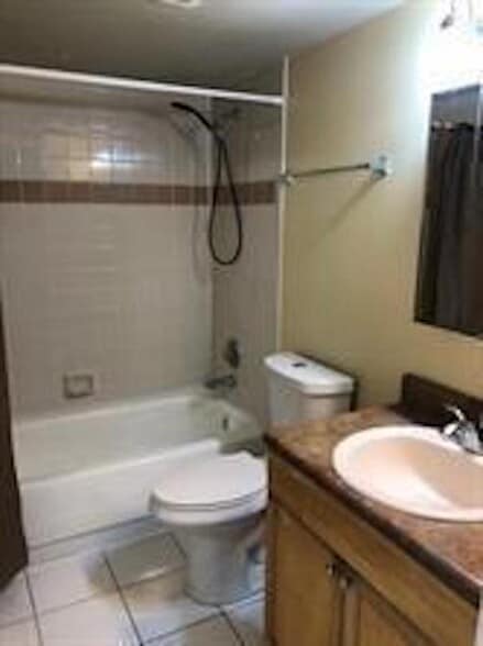 Building Photo - 1417 Meadows Cir W
