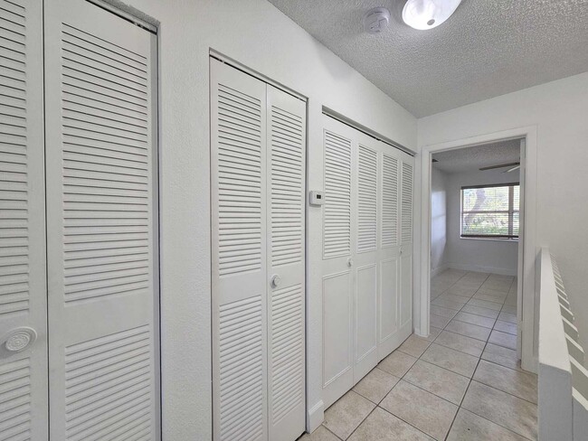 Building Photo - 6342 Walk Cir
