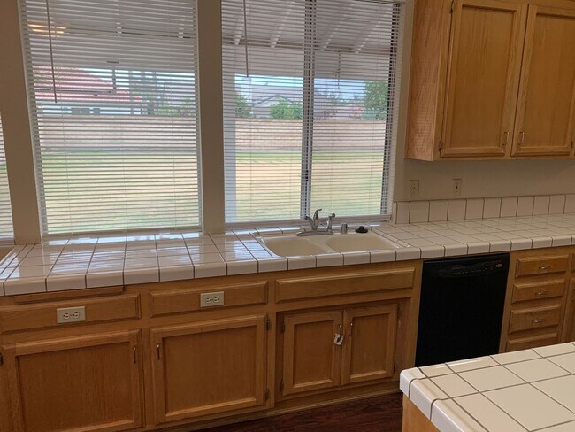 Building Photo - 8409 Tamworth St - SW - Beautiful 3 + Offi...