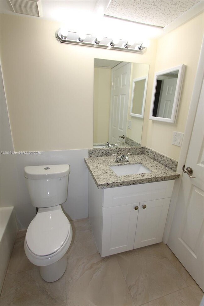 Building Photo - 2890 N Oakland Forest Dr