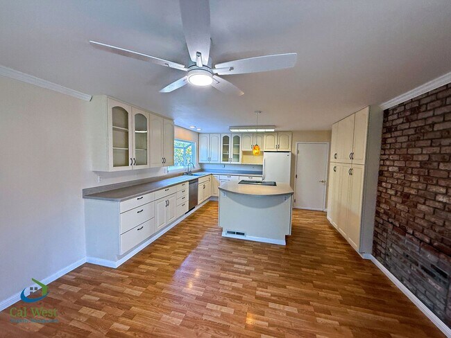Building Photo - $4895 - Beautiful 4 Bed/2 Ba Cambrian Park Home Available Now!