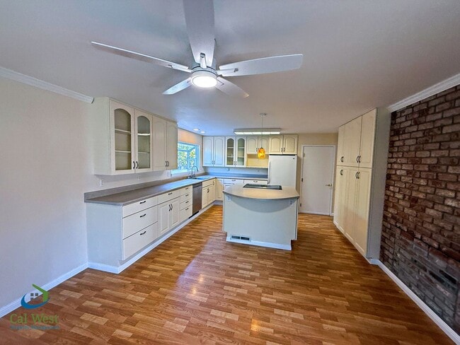 Building Photo - 5331 Rimwood Dr