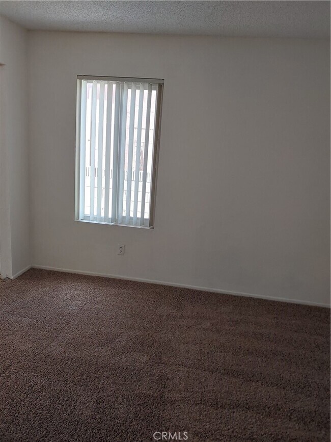 Building Photo - 16961 Green Ln