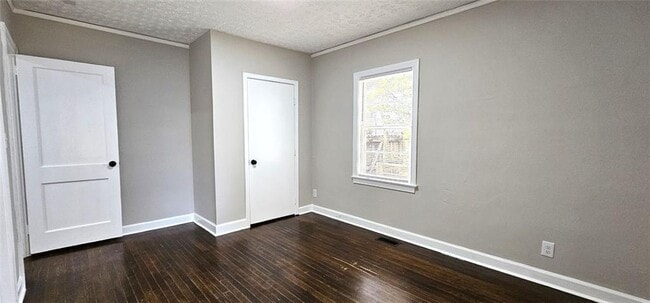 Building Photo - 1752 Parkhill Dr