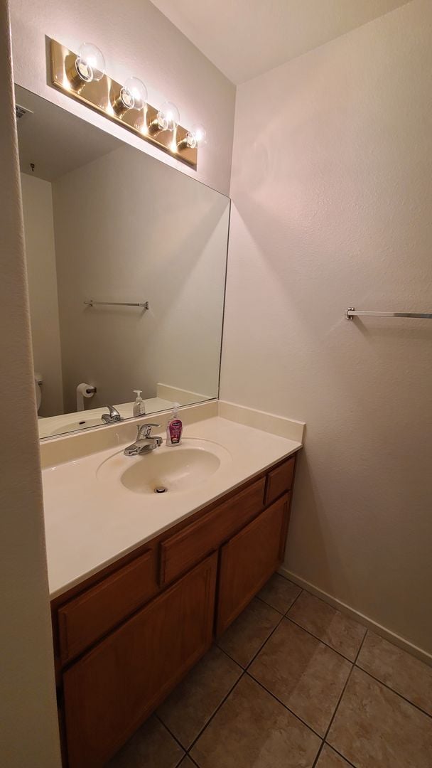 Building Photo - 2 Story home with 4 Bedrooms