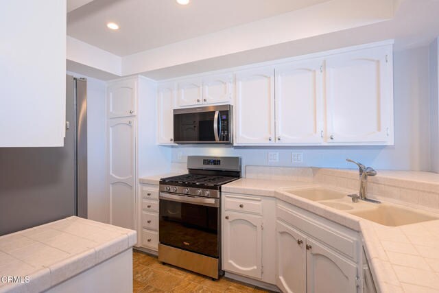 Building Photo - 835 Casmalia Ln