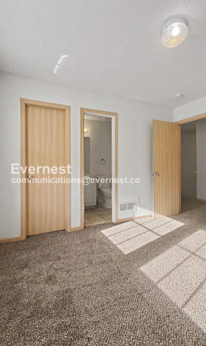 Building Photo - 8114 N Lawn Ave