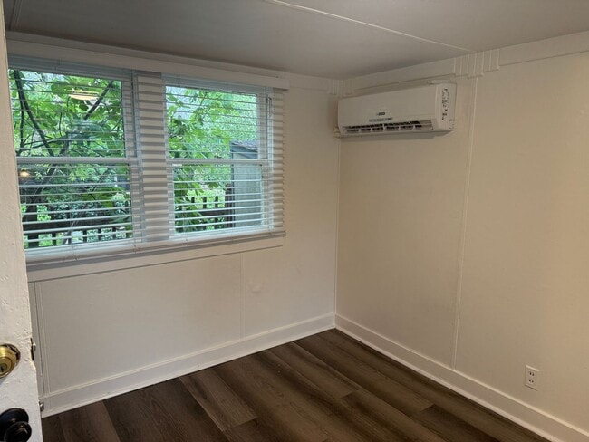 Building Photo - 100 Olive St