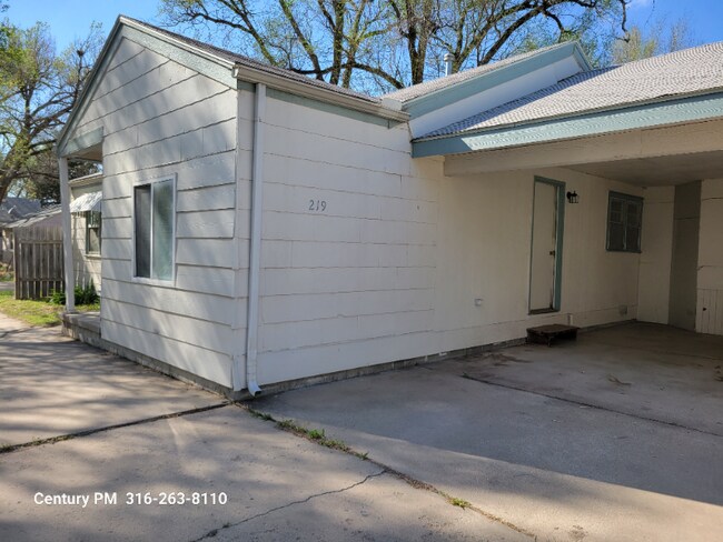 Building Photo - 219 S St Paul St