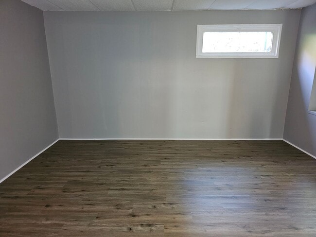 Building Photo - Newly updated 1st floor 1 bedroom apartmen...