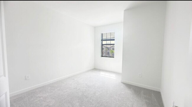 Building Photo - 15143 Sunny Day Dr