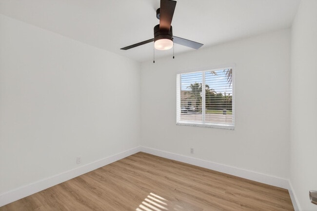 Building Photo - 6425 96th Pl S