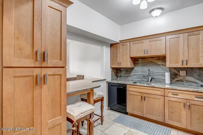 Building Photo - 810 Spinnakers Reach Dr