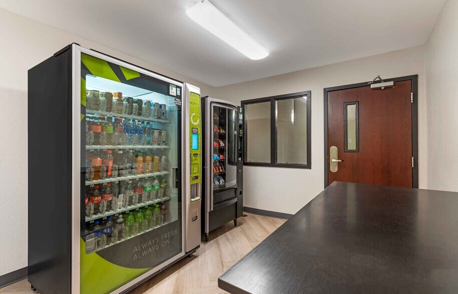 Building Photo - Furnished Studio-Tampa - Airport - Spruce Street