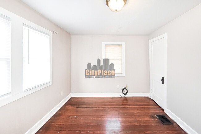 Building Photo - 519 Wallace Ave