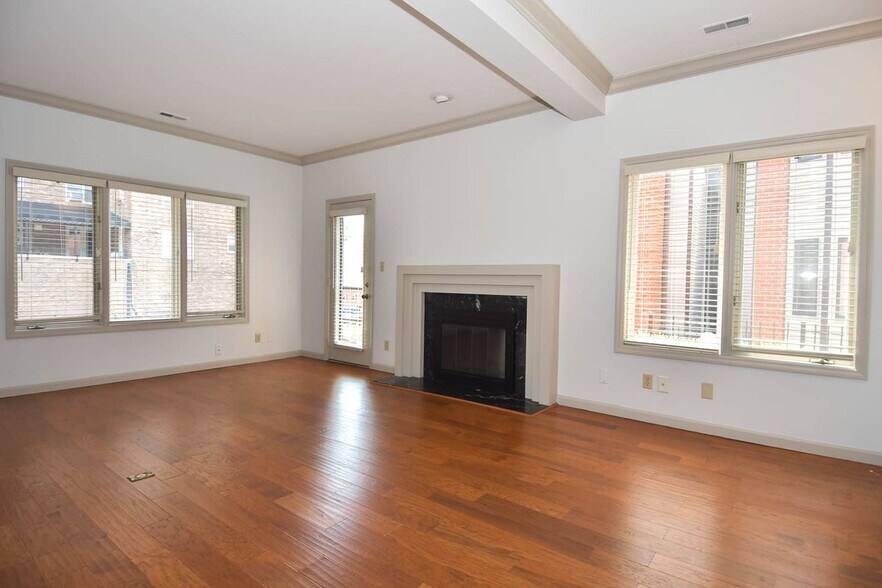 Building Photo - 4444 Lindell Blvd