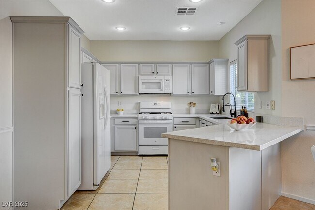 Building Photo - 10988 Salernes St