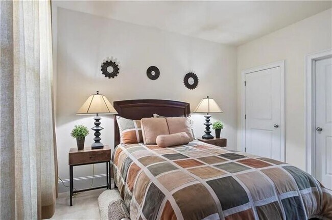 Building Photo - 1440 Dahlia Dr