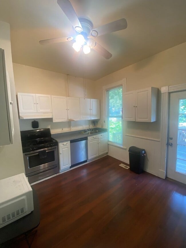 Building Photo - 312 S Pine St