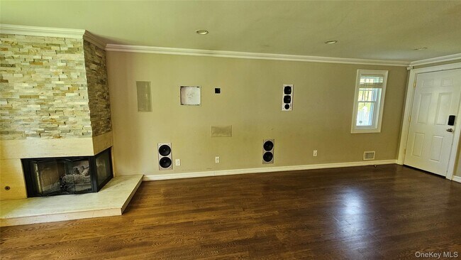 Building Photo - 72 Schriever Ln