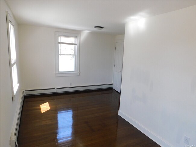 Building Photo - 360 Woodland Dr