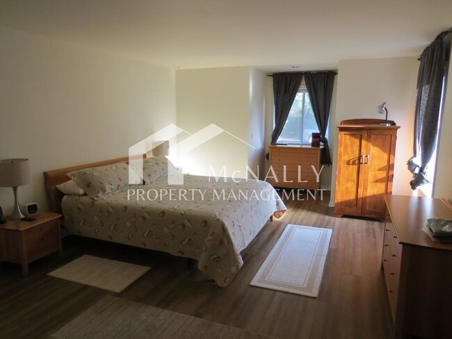 Building Photo - Wonderful 3 Bedroom, 2.5 Bath Home in Gig Harbor