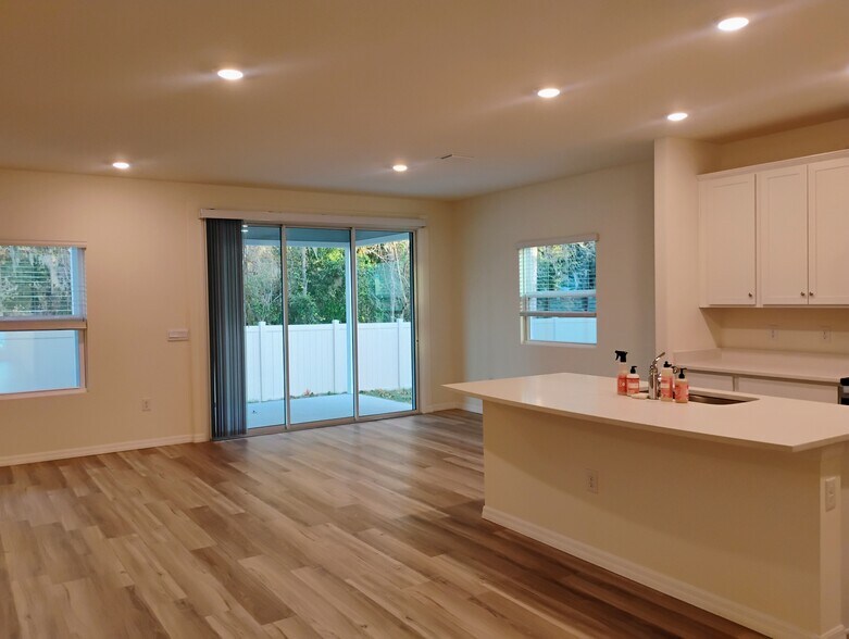 Building Photo - 5191 SW 52nd Dr