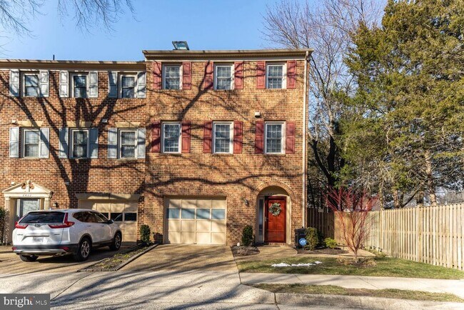 Building Photo - 6400 Fleetside Ct