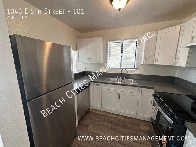 Building Photo - 1043 E 5th St