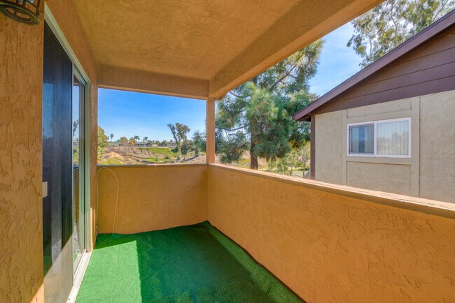 Building Photo - 526 Calle Montecito