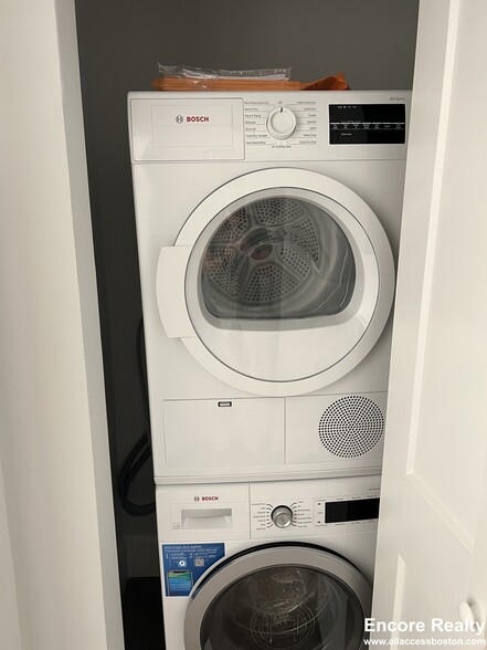 Building Photo - 108 Peterborough St